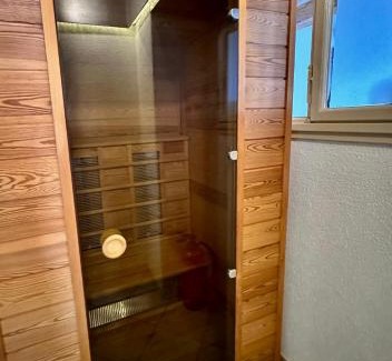 Luchsingen Casa | Noisy but cosy stay near stunning sights