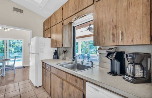 Laurel Casa | Nokomis Beach Getaway with Heated Pool