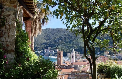 Noli Apartamento | Noli -Apartamento en una villa de la '800, terraza y jardín con vista al golfo