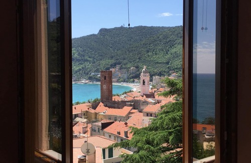 Noli Casa | NOLI: apartamento en una villa del '800,con jardín y vIsta al Golfo