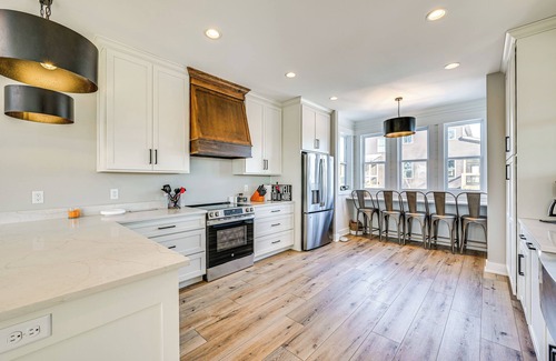 Clarkson Casa | Nolin Lake Family Retreat: Deck, Fire Pit & Games!
