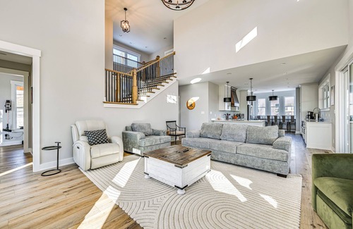 Clarkson Casa | Nolin Lake Family Retreat: Deck, Fire Pit & Games!