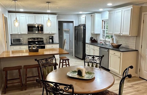 Clarkson Casa | Nolin Lake Waterfront Home