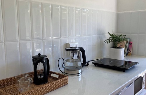Claremont Cabaña | Nomads! Workspace, WiFi, Cafes, Co-working, Table Mtn. Mnthly discounts!
