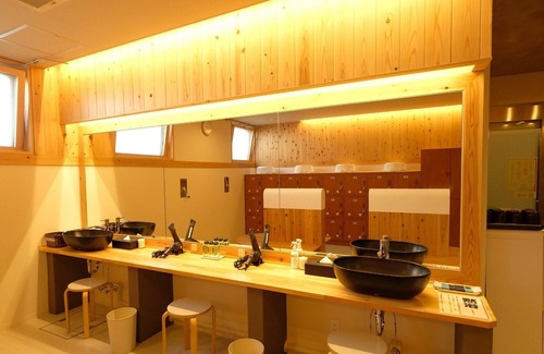 Matsuyama Casa | Nonsmoking East Building Twin Shower booth / Matsuyama Ehime