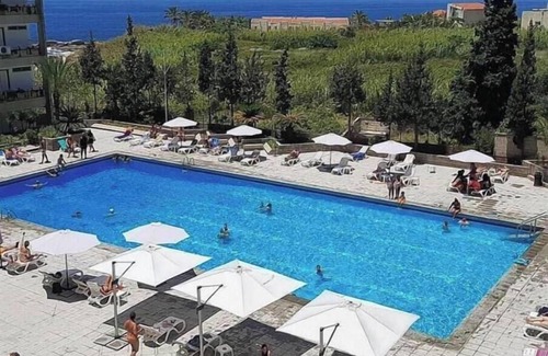Tabarja Apartamento | Nonstop electricity 1 bedroom beachfront apartment & Seaview Family Duplex