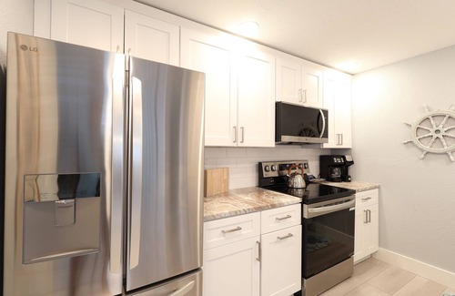 Siesta Key Cabaña | Nook Cottage Across street from beach and Heated Pool