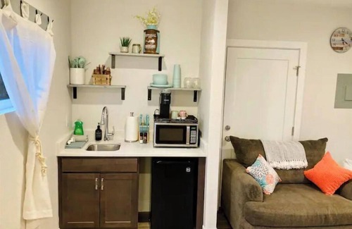 Barths Condominio | ★Nook on W 41st | Guest Suite. Private Entry with W/D.