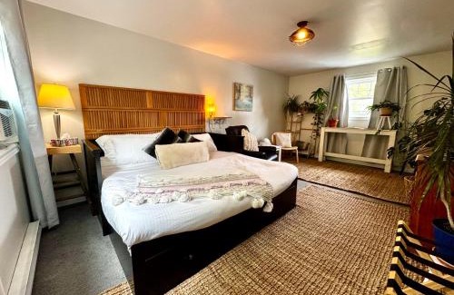 Carleton Place Apartamento | NookSide Nest 2 bedroom Upstairs suite King, Queen, Kitchenette, Parking