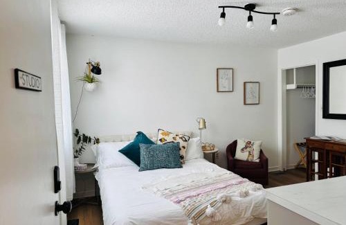 Carleton Place Apartamento | NookSide Nest Studio Queen Parking Kitchenette
