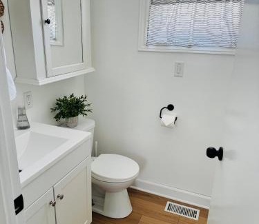 Carleton Place Apartamento | NookSide Nest Studio Queen Parking Kitchenette