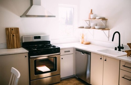 Angelino Heights Casa | Noon on Sunset Hill