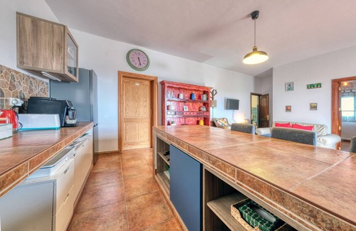Tinajo Chalet De Esquí | NoPasaNada: apartmento privado el Hierro, vistas al jardín