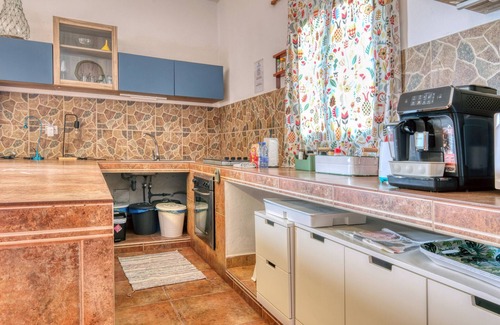 Tinajo Chalet De Esquí | NoPasaNada: apartmento privado el Hierro, vistas al jardín