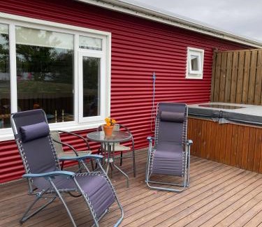 Fludir Apartamento | Norðurhof 5 845 Flúðir with private hot tube
