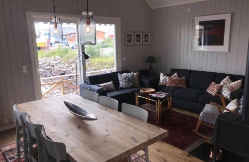 Svolvaer Casa | Nora's Waterfront Cabin
