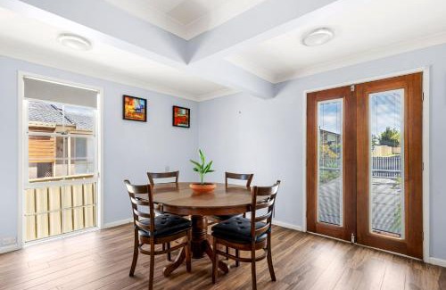 Sanctuary Point Casa | Nordic Fairway - Pet Friendly - 10 mins to Hyams Beach