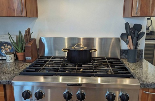 Running Springs Casa | Nordic Holiday Home - Hot Tub, Sledding Hill, Included EV/Tesla Charger, Pets ok