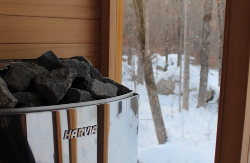 Greenwood Cabina | Nordic House - Glamping Cabin w Hot Tub, Sauna, Cold Plunge + Waterfront w Dock