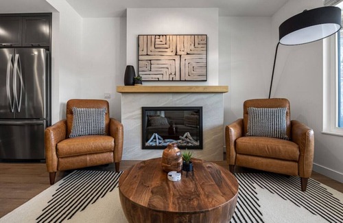 East Kootenay Apartamento | Nordic Nouveau | Hot Tub | Unmatched Lake Views