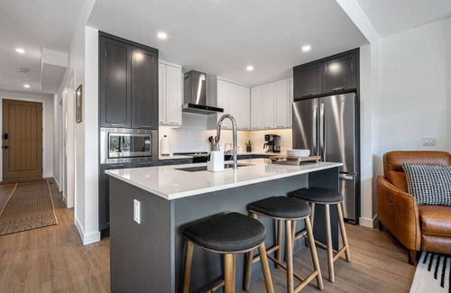 East Kootenay Apartamento | Nordic Nouveau | Hot Tub | Unmatched Lake Views