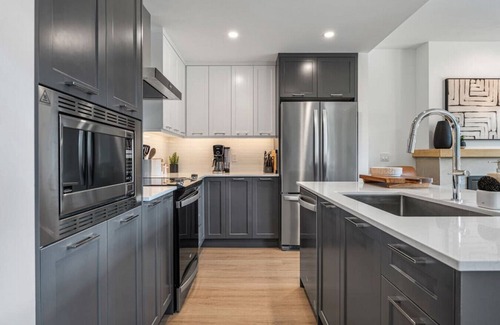 East Kootenay Apartamento | Nordic Nouveau | Hot Tub | Unmatched Lake Views