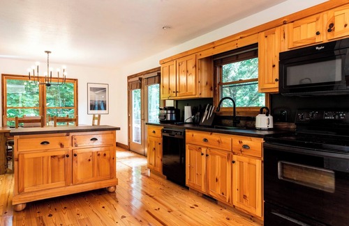Hiawassee Casa | Nordic style mounting cabin - 3-bedroom house in amazing Hiawassee with WiFi, AC