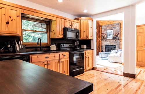 Hiawassee Casa | Nordic style mounting cabin - 3-bedroom house in amazing Hiawassee with WiFi, AC