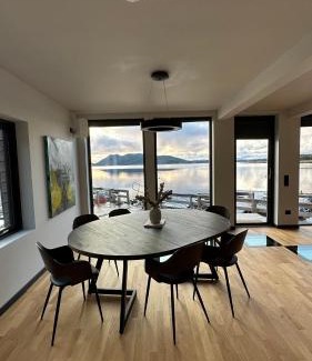 Ulvsvag Casa | Nordic Waterside Escape