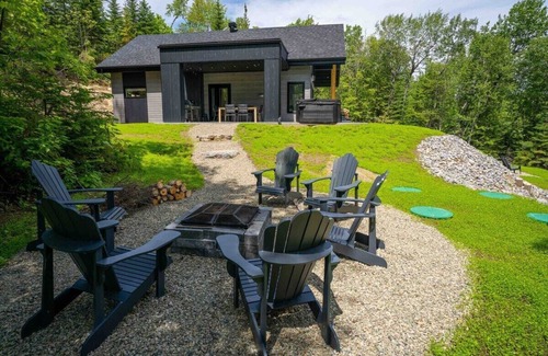 Les Eboulements Chalet De Esquí | Nordik Emma 157: Riverfront Bliss & Spa Sanctuary