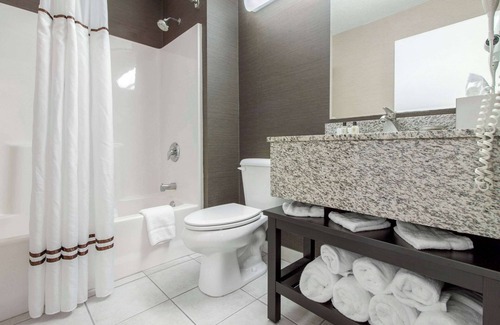 Norfolk Hotel | Norfolk Lodge & Suites, Ascend Hotel Collection