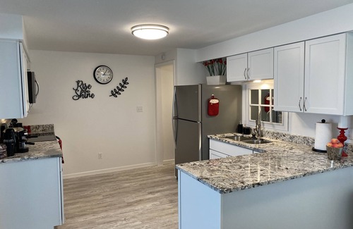 Norfolk Condominio | Norfolk luxury 2 bedroom upscale area by hospital