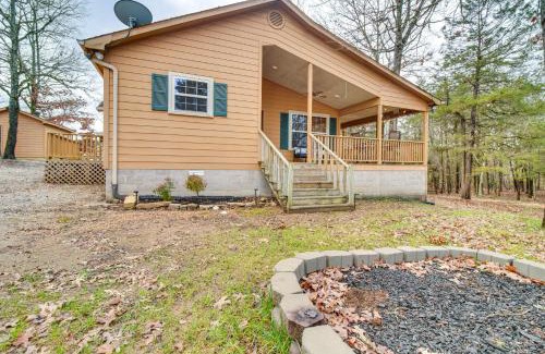 Elizabeth Casa | Norfork Lake Access Cabin with Deck and Water View!