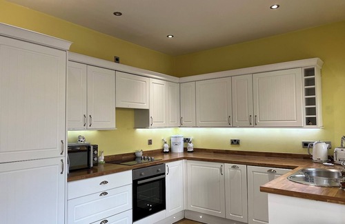 Berwick-upon-Tweed Cabaña | Norham near Berwick - Sleeps 8 - 2 Bathrooms - 15 Mins Beach - Dog Friendly