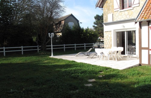 Merville-Franceville-Plage Casa | Norman casa, totalmente reformado, jardín junto al mar, terrazas, wifi