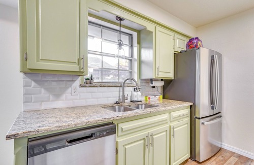 Norman Cabaña | Norman Home w/ Fenced Yard & Grill: 1 Mi to OU!