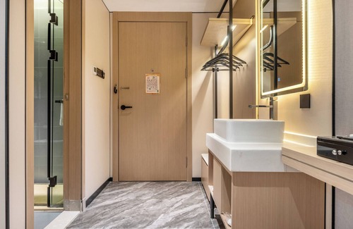 Haizhu Hotel | Norman Hotel - Guangzhou Haizhu District Binjiang East Road Subway - Free buffet breakfast - Free self-service laundry and drying - Free shuttle service during the Canton Fair in October and November