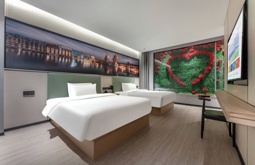 Haizhu Hotel | Norman Hotel - Guangzhou Haizhu District Binjiang East Road Subway - Free buffet breakfast - Free self-service laundry and drying - Free shuttle service during the Canton Fair in October and November