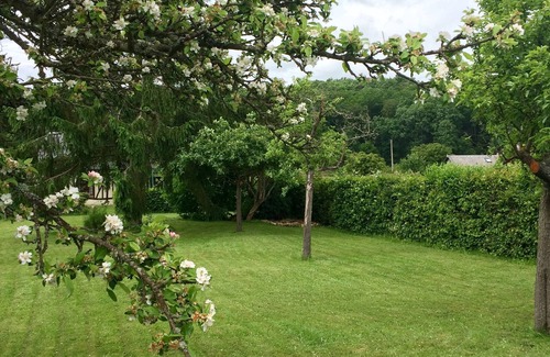 Beaumont-le-Roger Casa | Normandy house with large garden near Paris