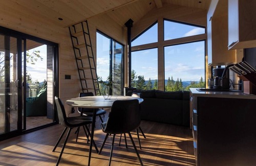 Lac Beauport Casa | NØRR - King Beds, Spa and Mountain Views