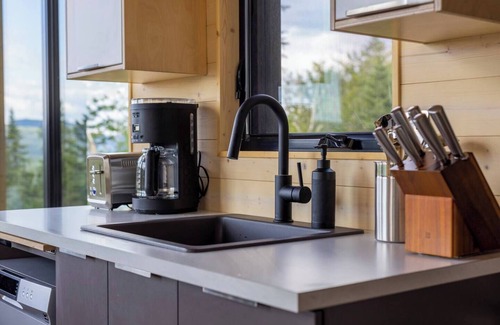 Lac Beauport Casa | NØRR - King Beds, Spa and Mountain Views