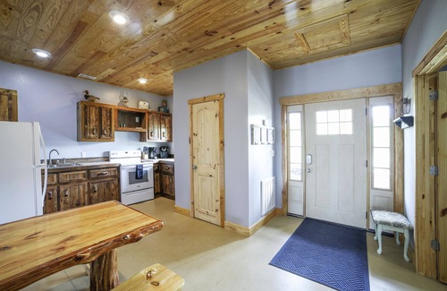 Big Creek Cabina | Norris Lake Cabin on 140 acre ranch, pond, Mountain views, 1 mi to Lake access.