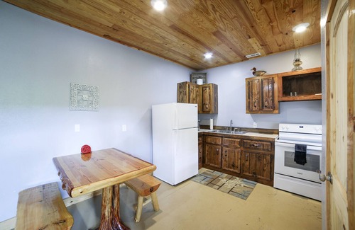 Big Creek Cabina | Norris Lake Cabin on 140 acre ranch, pond, Mountain views, 1 mi to Lake access.
