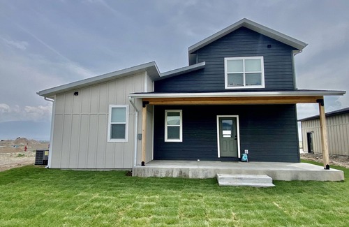 Ennis Casa | North 40 Farmhouse with Game Garage!