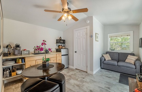 Pflugerville Cabaña | North Austin Poolside Casita