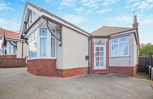 Rhos on Sea Casa | North Bay Bungalow