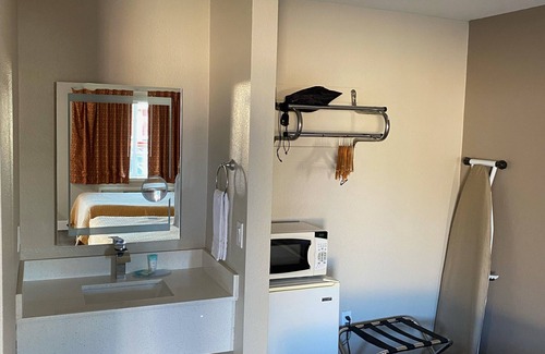 North Junior College Neighborhood Association Hotel | North Bay Inn Santa Rosa