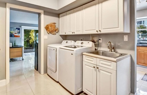Lauderdale Beach Casa | North Beach Retreat - pool, park & ocean