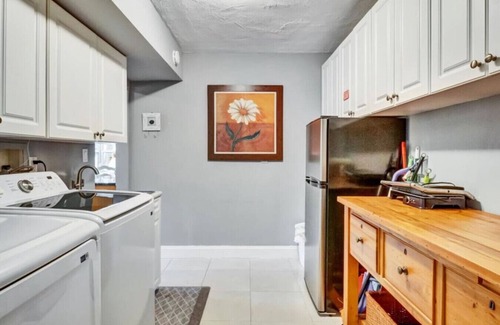 Lauderdale Beach Casa | North Beach Retreat - pool, park & ocean