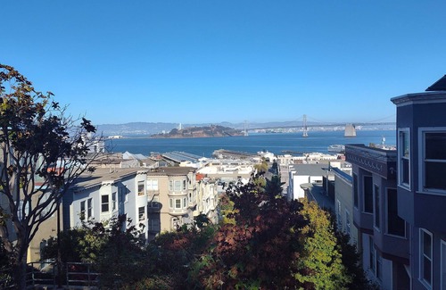Telegraph Hill Apartamento | North Beach-Telegraph Hill apartment with view, private garden and deck!